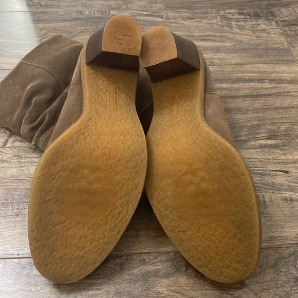 Vince Camuto Parka Taupe Suede Heeled Boot size 9.5 M - Picture 8 of 9